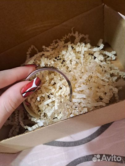 Браслет с камнями и гравировкой cartier