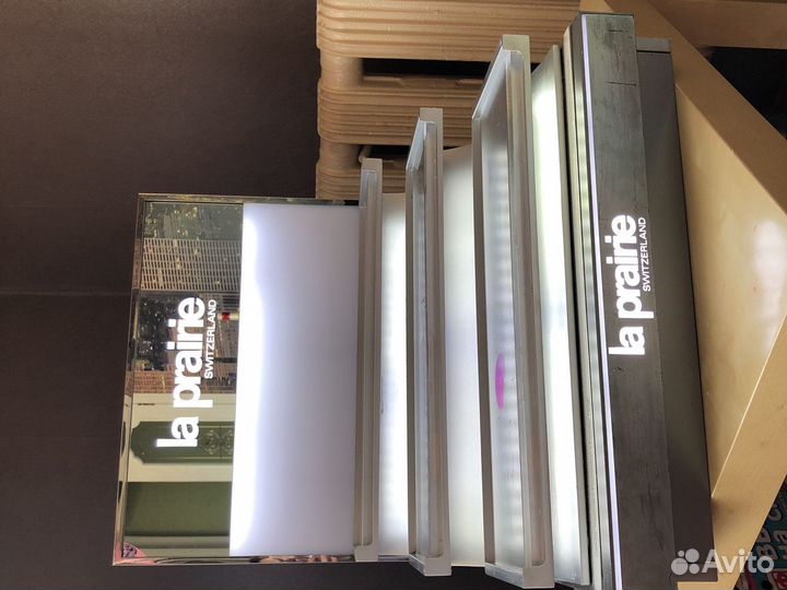 Полка с подсветкой для косметики