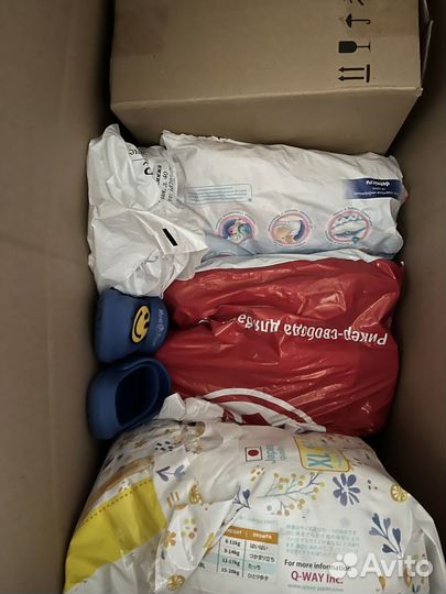 Коробка с вещами для дачи и отдыха