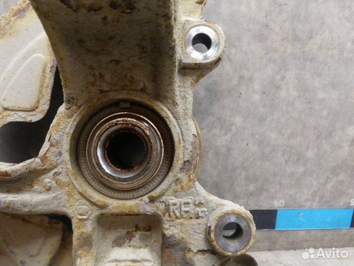 Кулак поворотный передний левый Volvo S80 2 2.5