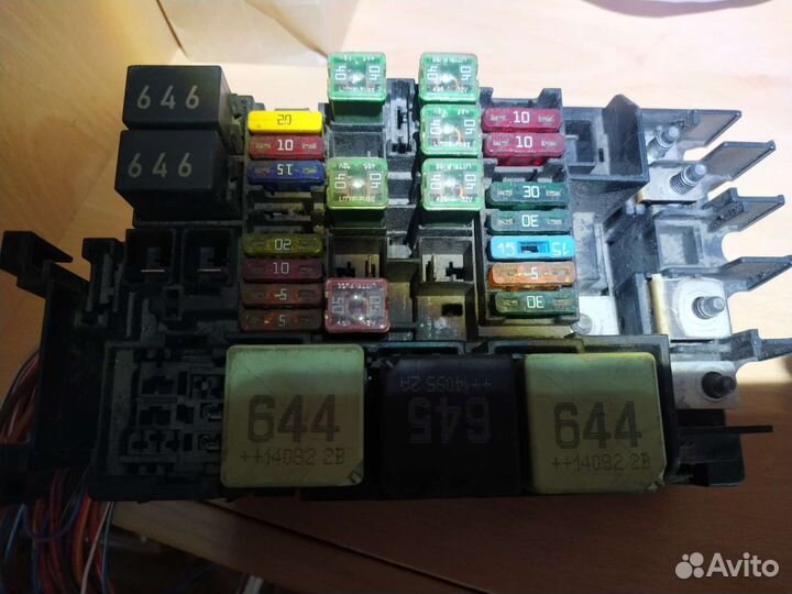 Блок предохранителей volkswagen Jetta 6