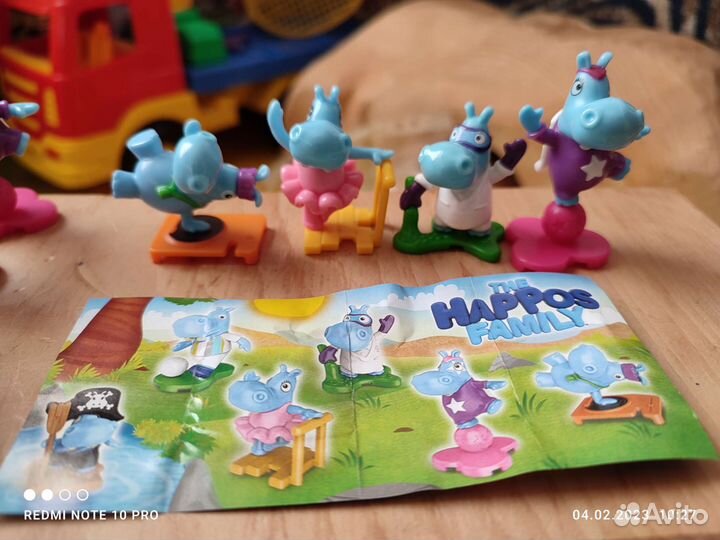 Киндер игрушки серия THE happos family бегемотики