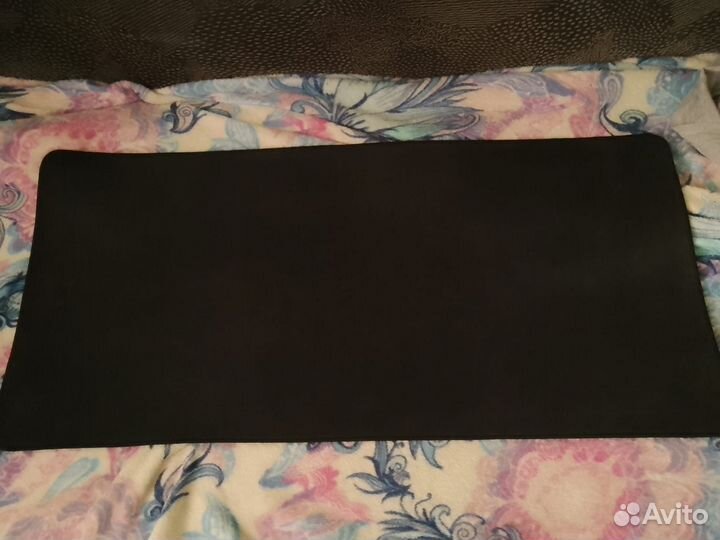 Продам большой коврик 90x40 на весь стол для мыши