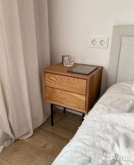 Тумба прикроватная на металлический ножках