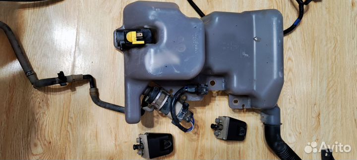 Бачок омывателя лобового стекла Mitsubishi Pajero