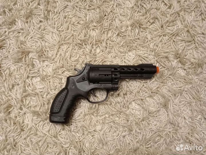 Игрушечный пистолет