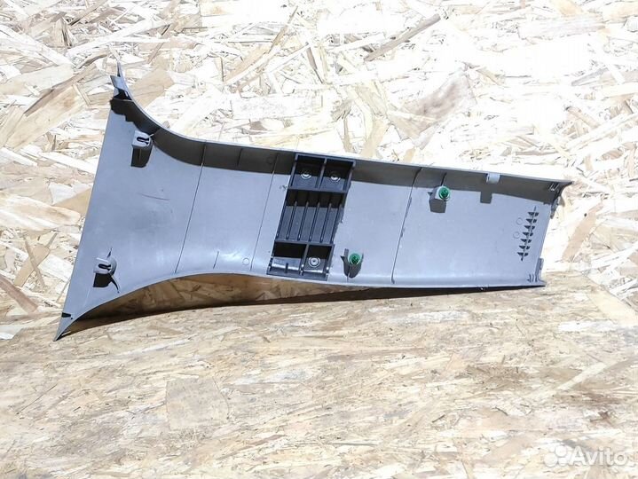 Обшивка стойки правая Subaru Forester S12