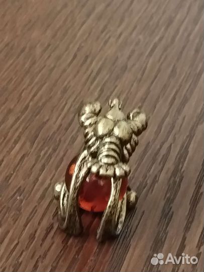 Фигурка знака зодиака бронза с янтарём, Рак