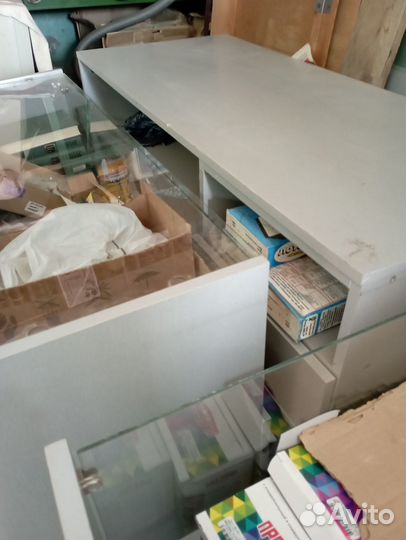 Стол ветрина