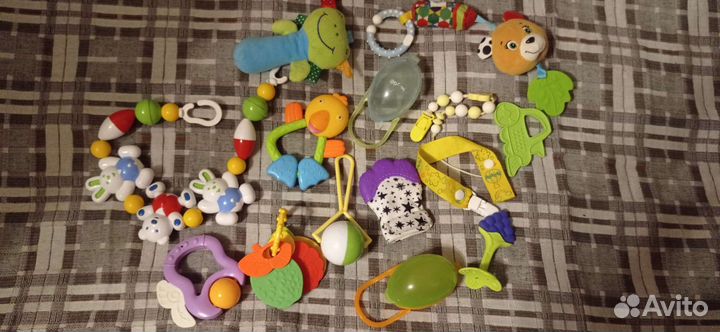 Погремушки, прорезыватели, держатели для пустышки