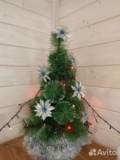 Елка искусственная и Дед мороз