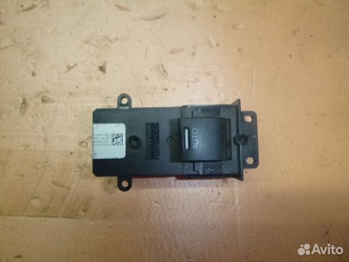 Кнопка стеклоподъемника передняя honda CR-V 2007