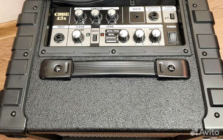 Электрогитара Ibanez с комбоусилителем Roland