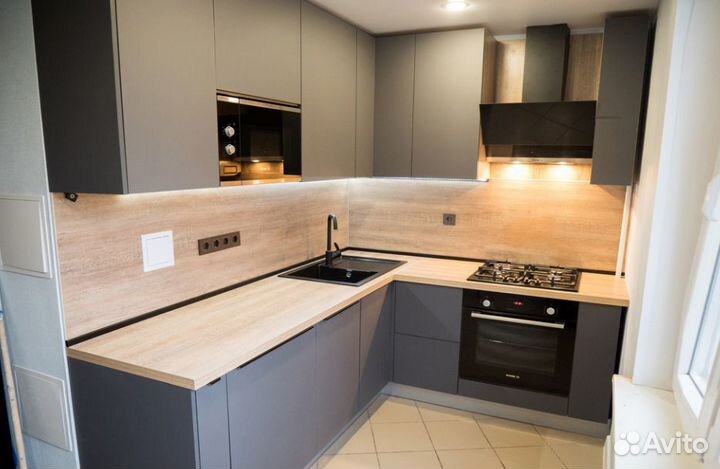 Кухонный гарнитур на заказ угловой серый / бежевый