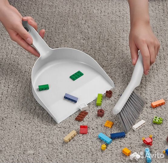 Совок и щетка для уборки