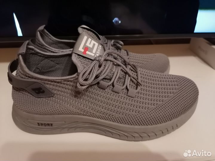 Кроссовки мужские новые 41