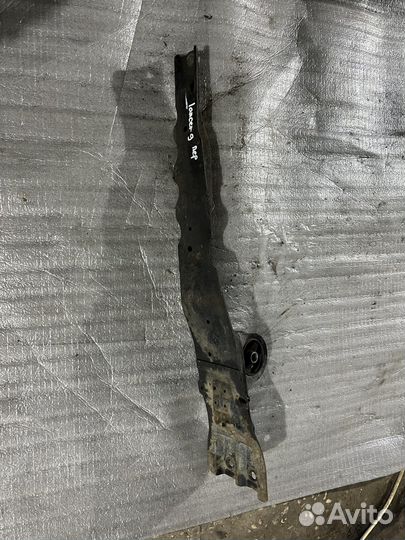 Лыжа балка подмоторная Mitsubishi Lancer 9