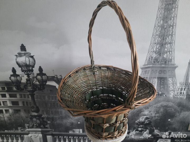 Продам корзину плетенную из лозы. Украшена шелково