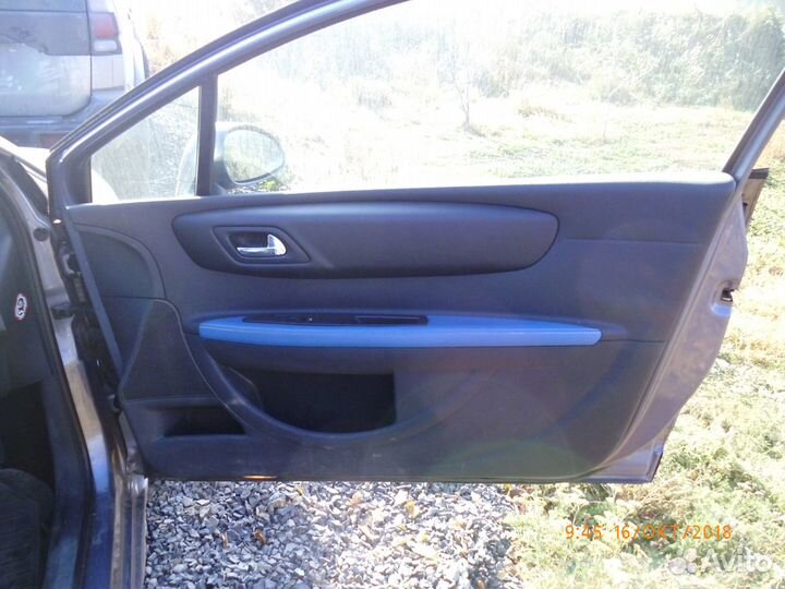 Обшивки передних дверей Ситроен С4 купе