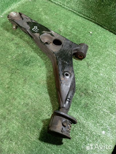 Рычаг передний правый Mitsubishi Carisma