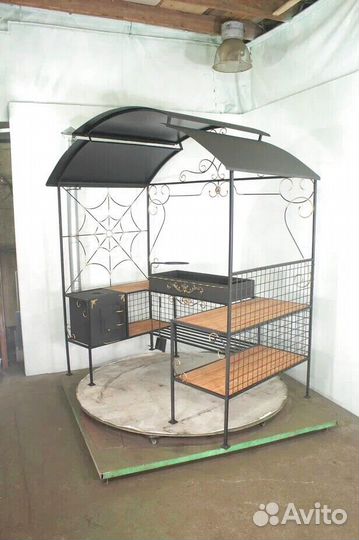 Мангал с крышей