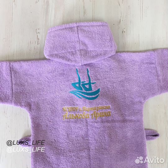 Махровый халат для девочки розовый с вышивкой