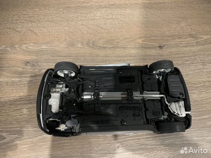 Модель авто 1/18 металл