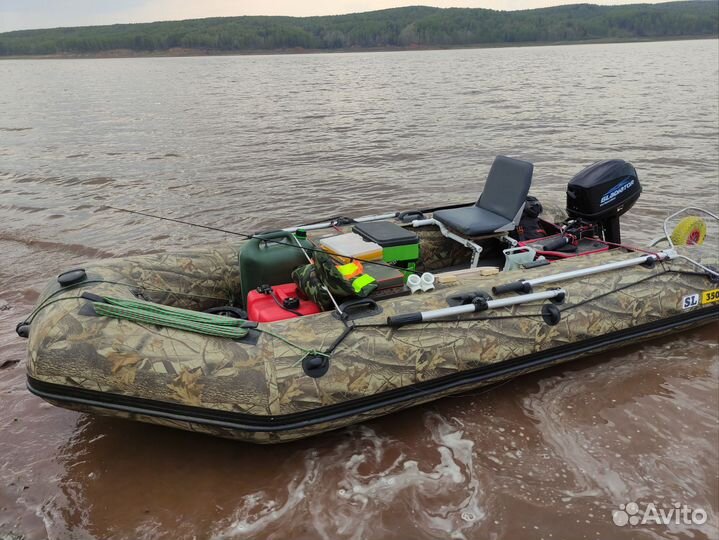 Лодка с мотором