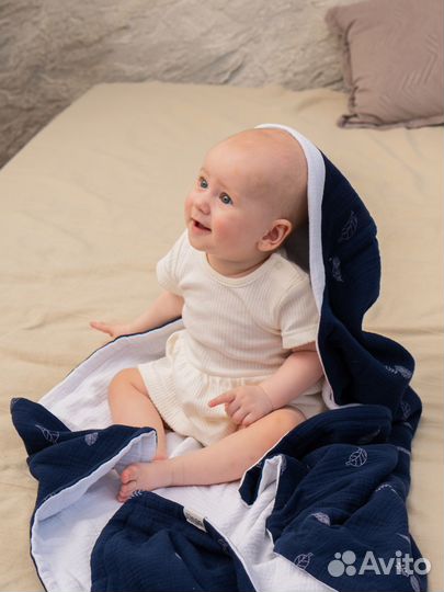 Синее полотенце детское с капюшоном муслиновое