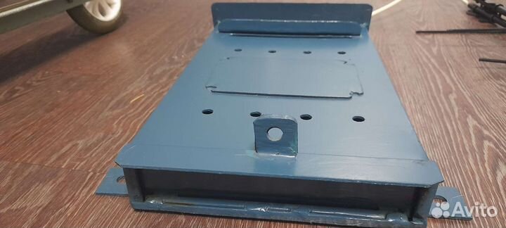 Почтовый ящик металлический