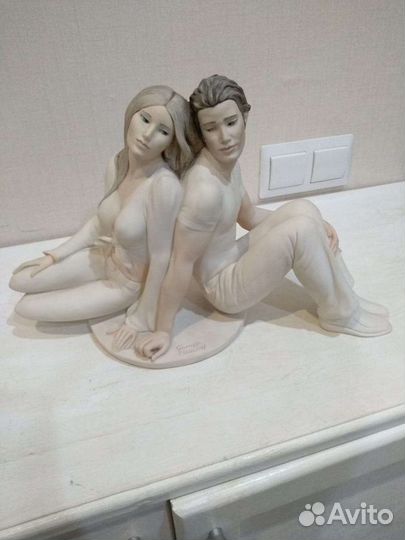 Фарфоровая статуэтка 