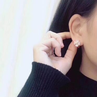 Золотые серьги Van Cleef розовое VCA-52311