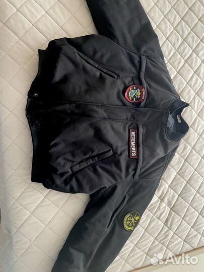 Бомбер vetements police