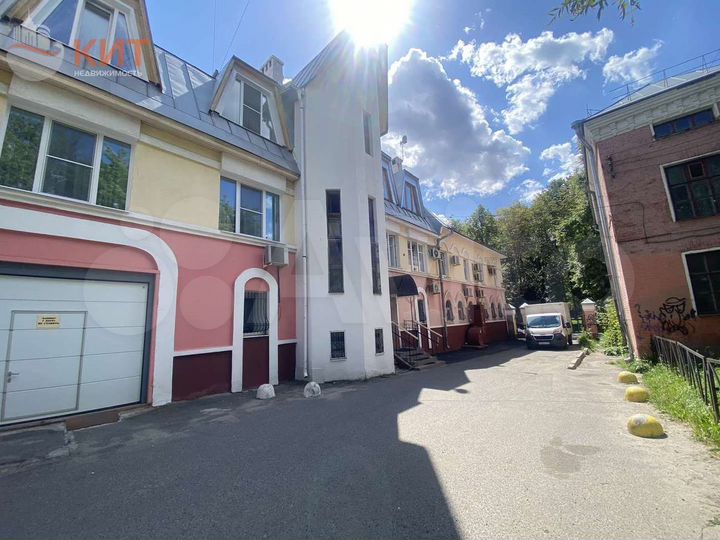 4-к. квартира, 138 м², 3/3 эт.