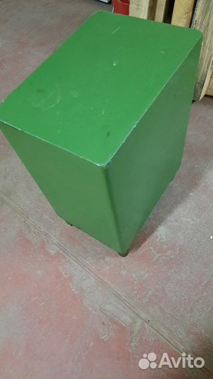 Сейф металлический