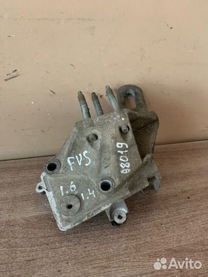 Кронштейн двигателя правый Focus Fusion