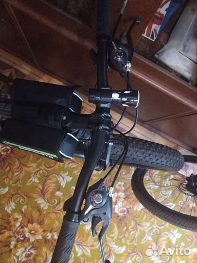 Велосипед горный с широкими колесами на большой ве