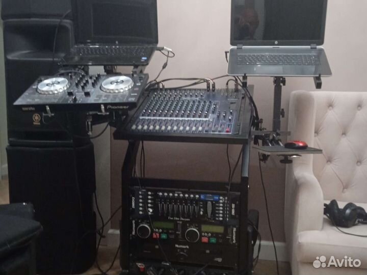 Стойка для аппаратуры ноутбуков контроллеров