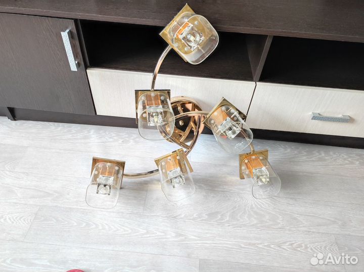 Продам люстры