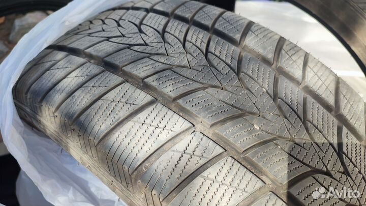 Imperial SnowDragon UHP 245/40 R20 99V