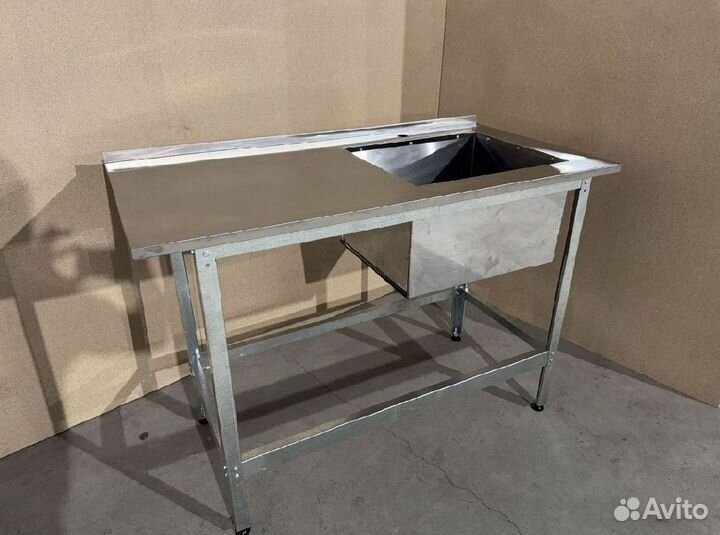 Стол с мойкой