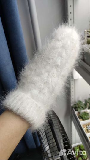 Варежки белые