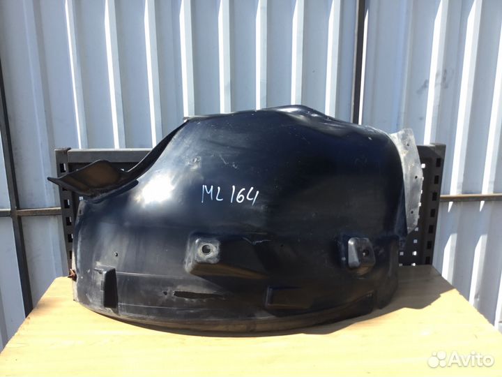 Подкрылок Mercedes ML164