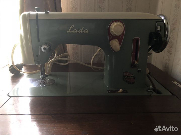 Швейная машинка 