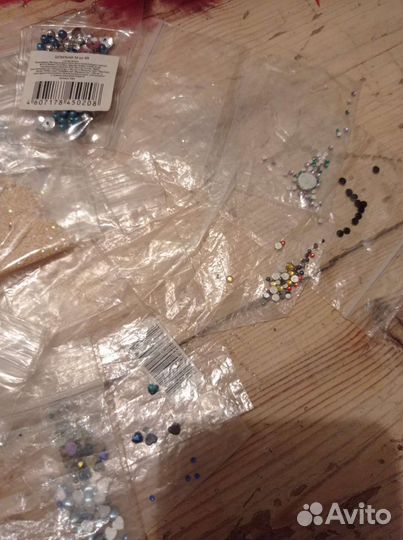 Перья, стразы, глиттеры,слюда для визажа, ногтей