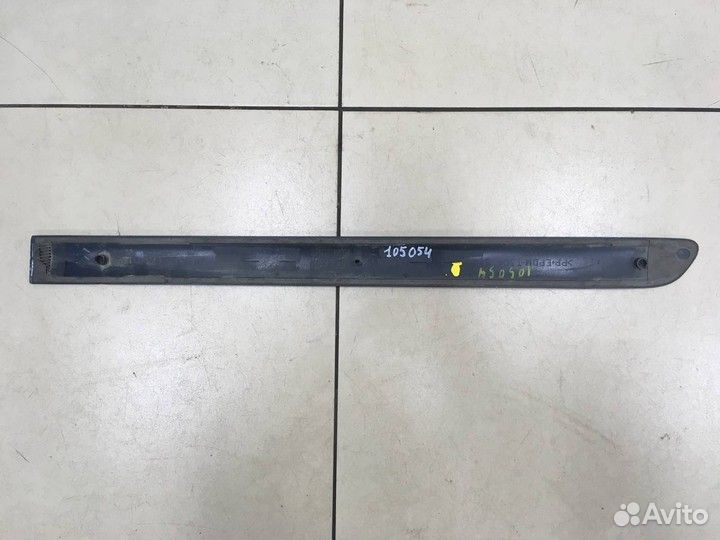 Молдинг задней правой двери Volkswagen Golf