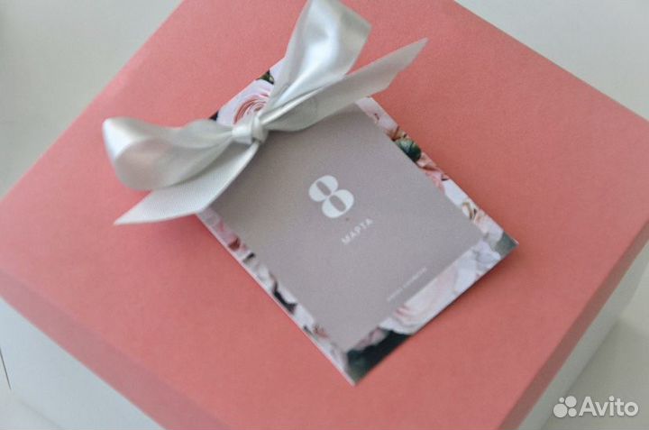 Подарки для девушек и женщин на 8 марта