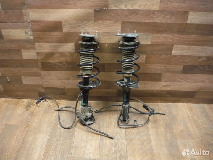 Амортизатор передний правый Toyota Yaris 2005