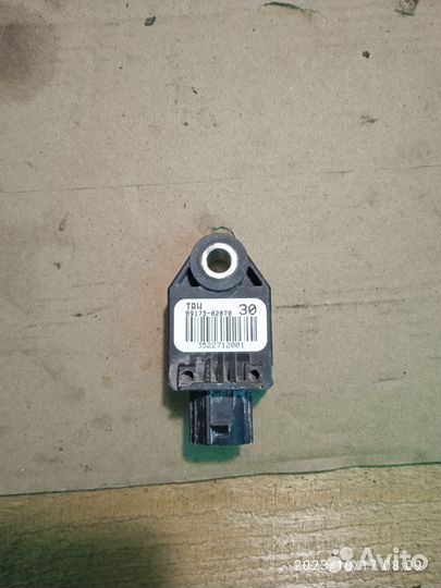 Датчик удара передний Тойота 150