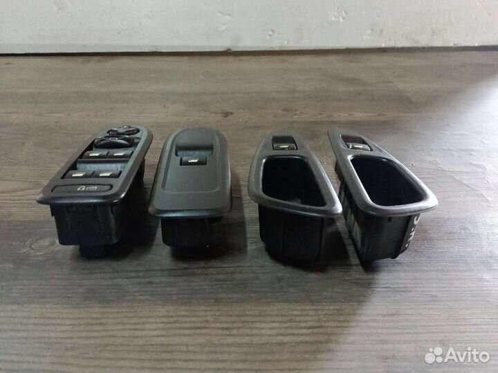 Кнопки стеклоподъемников Пежо 308